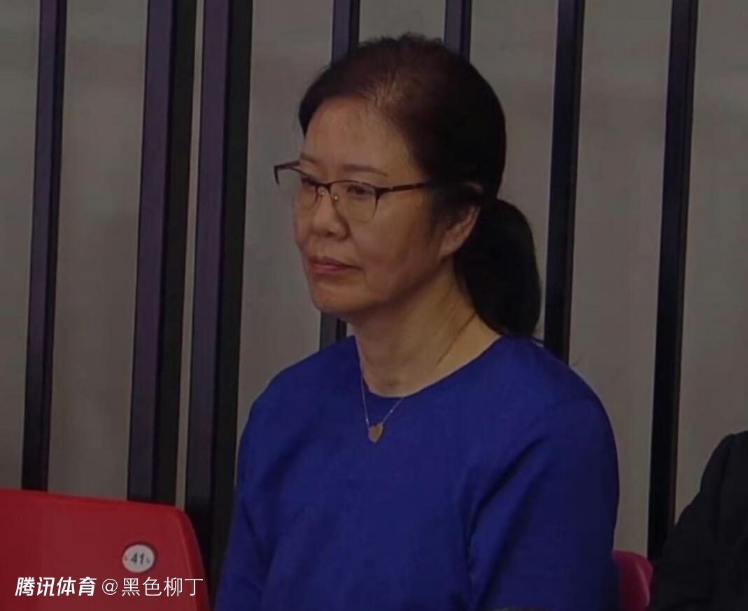 皇马已经关注奥斯梅恩很久了，并且如果哈兰德在明年夏天离队，曼城也会对奥斯梅恩感兴趣。